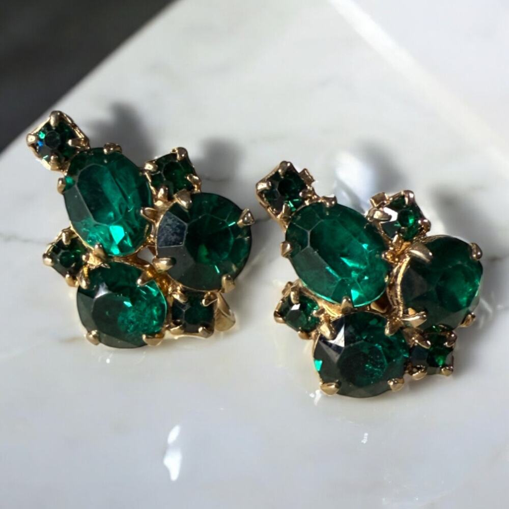 Vintage Cora Green Rhinestone Cluster Earrings Screw Back Gold Tone 1950s 18mm